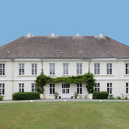 Апартаменты Herrenhaus Samow Behren-Lubchin