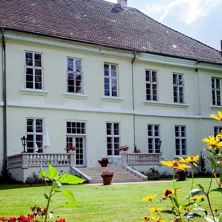 Апартаменты Herrenhaus Samow Behren-Lubchin