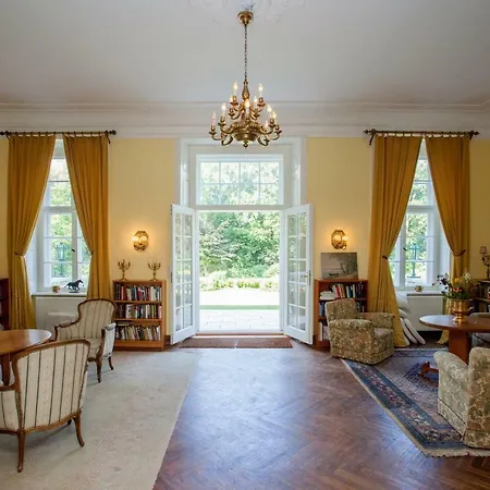 아파트 Herrenhaus Samow *